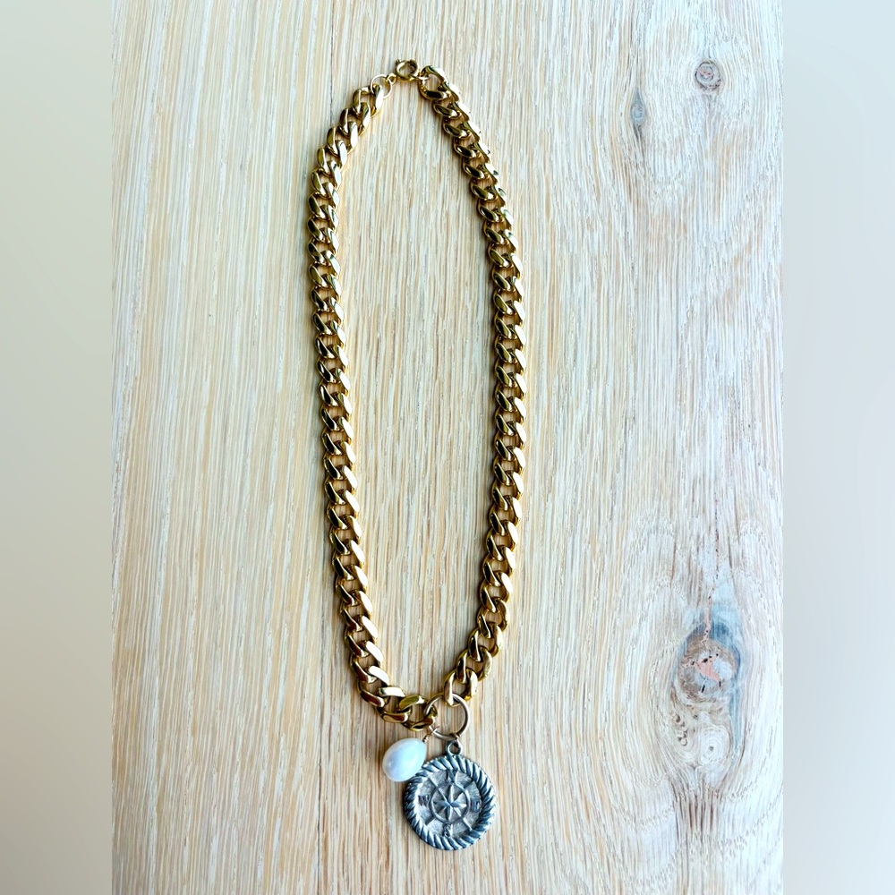 Parpala gold-plated chain necklace.